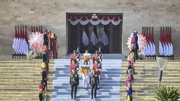 Kirab Bendera Merah Putih dan Naskah Teks Proklamasi Menuju IKN