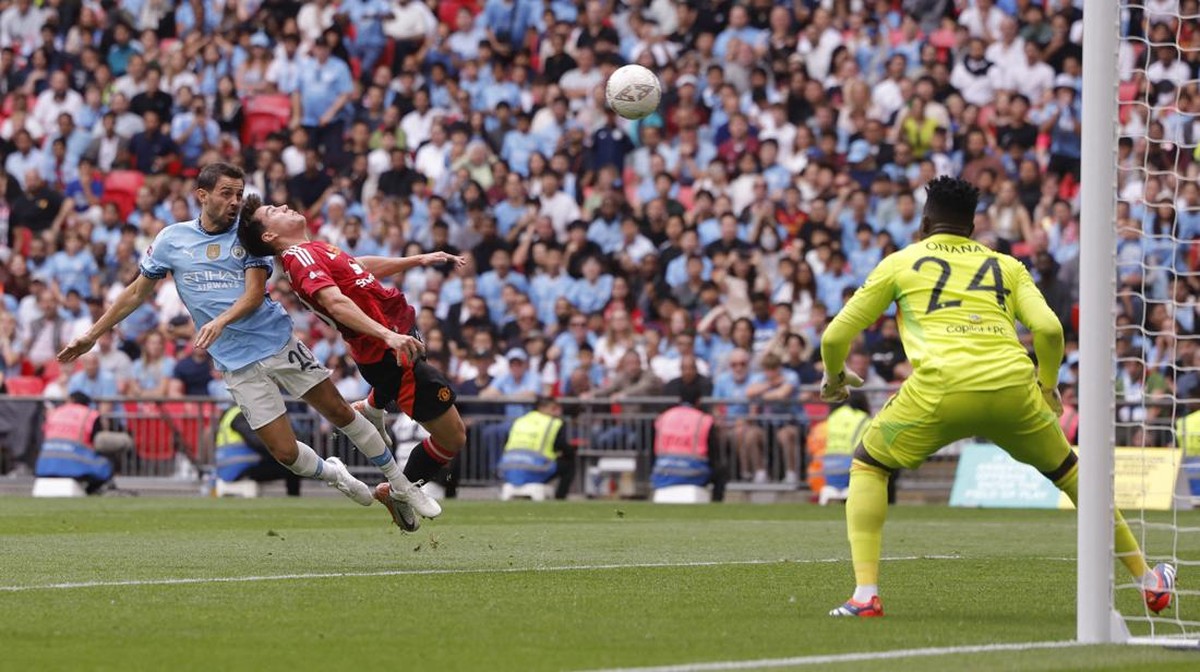 Manchester City juara Community Shield usai menang lewat adu penalti atas Manchester United (Foto: Action Images via Reuters/Andrew Couldridge)