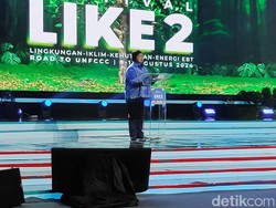 Peluncuran Lab Ekosos di Festival LIKE 2, Menteri LHK Siram Bibit Pohon