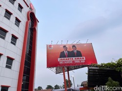 Baliho AMAN Masih Mejeng di Kantor DPP Meski PKS Siap Tinggalkan Anies
