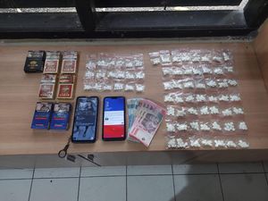 Tiga Pengedar Pil Koplo di Jombang Diciduk, 692 Butir Disita Tiga Pengedar Pil Koplo di Jombang Diciduk, 692 Butir Disita