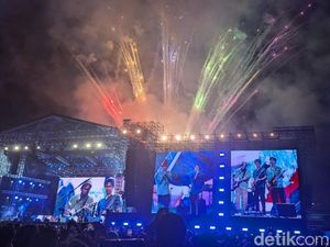 Putri Sulung Duta Ikut Konser Sheila On 7 di Makassar, Bikin Penonton Baper Putri Sulung Duta Ikut Konser Sheila On 7 di Makassar, Bikin Penonton Baper