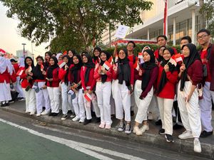 Melihat Antusiasme Warga Sambut Kirab Bendera Pusaka di Bundaran HI