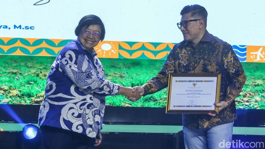 Selamat! Pemred dan Wapemred detikcom Terima Penghargaan KLHK Selamat! Pemred dan Wapemred detikcom Terima Penghargaan KLHK