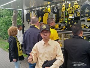 Berkunjung ke Signal Iduna Park Jerman