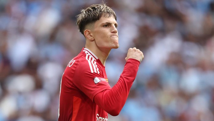 LONDON, ENGLAND - AUGUST 10: Alejandro Garnacho of Manchester United celebrates scoring 3rd penalty during the 2024 FA Community Shield match between Manchester United and Manchester City  at Wembley Stadium on August 10, 2024 in London, England. (Photo by Neal Simpson/Sportsphoto/Allstar via Getty Images)