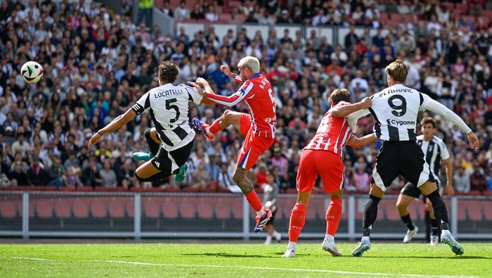GOTHENBURG, SWEDEN - AUGUST 11: Manuel Locatelli of Juventus during the Juventus v Atletico de Madrid- Pre Season Friendly at Ullevi Stadium on August 11, 2024 in Gothenburg, Sweden. (Photo by Daniele Badolato - Juventus FC/Juventus FC via Getty Images)