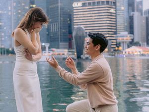 7 Momen Romantis Cassandra Lee Dilamar Ryuken Lie di Singapura 7 Momen Romantis Cassandra Lee Dilamar Ryuken Lie di Singapura