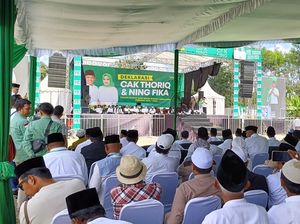 Janji Cak Thoriq-Ning Fika di Depan Ratusan Kiai Jika Menang Pilbup Lumajang Janji Cak Thoriq-Ning Fika di Depan Ratusan Kiai Jika Menang Pilbup Lumajang