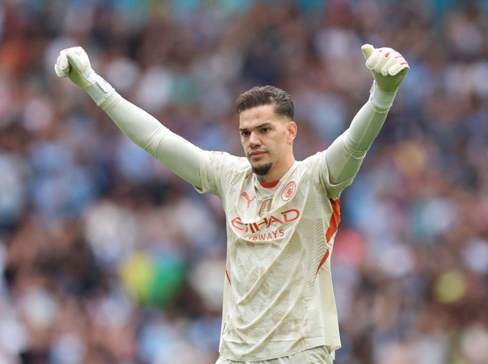LONDON, ENGLAND - AUGUST 10: Ederson of Manchester City celebrates during the 2024 FA Community Shield match between Manchester United and Manchester City  at Wembley Stadium on August 10, 2024 in London, England. (Photo by Catherine Ivill - AMA/Getty Images)