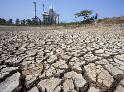 Embung Irigasi di Balongan Indramayu Mengering