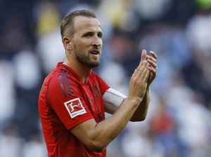 Saat Harry Kane Tolak Angkat Trofi di Kandang Tottenham Saat Harry Kane Tolak Angkat Trofi di Kandang Tottenham