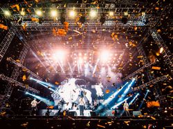Melihat Lagi Serunya Sheila On 7 Hipnotis 20.000 Penonton Konser Tunggu Aku di Makassar