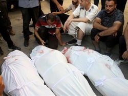 Warga Gaza Tewas Saat Cari Bantuan dan Kelaparan, Kain Kafan Mulai Langka