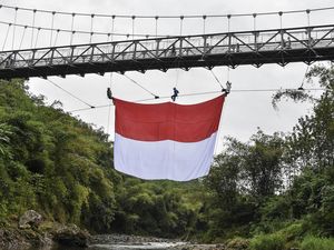 Melihat Gladi Bersih Upacara HUT RI di Jembatan Gantung Sungai Citanduy