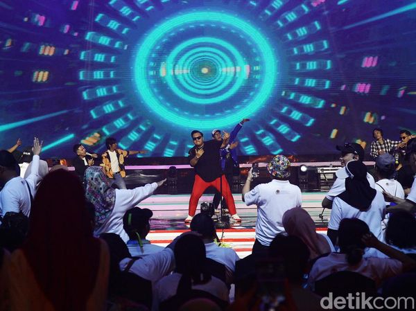 Ndarboy Ajak Penonton Joget dan Nyanyi Bareng di Festival LIKE 2