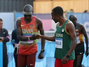 Banyak Dipakai Atlet Marathon Olimpiade Paris, Begini Cara Kerja Cooling Headband Banyak Dipakai Atlet Marathon Olimpiade Paris, Begini Cara Kerja Cooling Headband