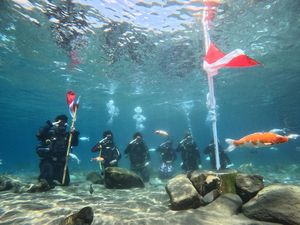 Unik! 27 Penyelam Ikut Upacara Bawah Air di Umbul Ponggok Klaten