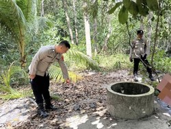 Mayat Wanita Berbaju Merah Ditemukan Membusuk di Pinggir Sumur Belitung
