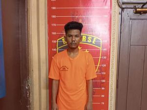 Polres Serang Tangkap Pemilik Toko Kecantikan Pemasok Hexymer di Jakut Polres Serang Tangkap Pemilik Toko Kecantikan Pemasok Hexymer di Jakut