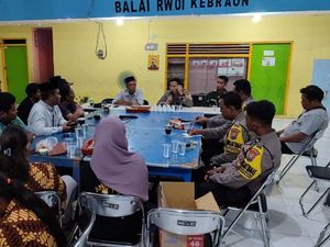 Jaga Kondusifitas Surabaya, Polisi Gelar Cangkruk Bareng Warga Jaga Kondusifitas Surabaya, Polisi Gelar Cangkruk Bareng Warga