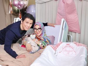 Syahrini Pamer Hasil Pompa ASI, Suasana Kamar Inap Meriah Bikin Semangat Syahrini Pamer Hasil Pompa ASI, Suasana Kamar Inap Meriah Bikin Semangat