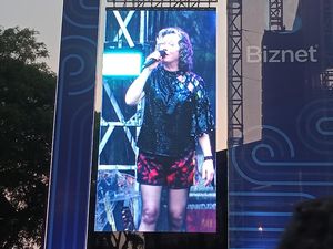 Nikmati Senja Bareng Frente! di The 90s Festival 2024 Nikmati Senja Bareng Frente! di The 90s Festival 2024