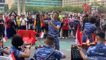 Jelang HUT ke-79 RI, TNI AU Gelar Orkestra di CFD Bundaran HI