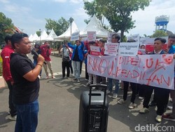 Mahasiswa Kendal Gelar Demo Tuntut Transparansi Pembangunan Pasar Weleri