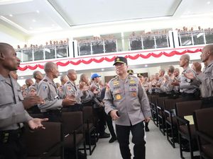 As SDM Kapolri Tinjau 64 Siswa Tamtama Asli Papua di SPN Polda Kaltim