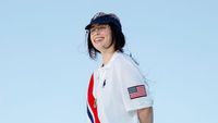 5 Gaya Billie Eilish Pakai Baju Oversized di Penutupan Olimpiade 2024