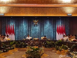 Jokowi Wanti-wanti PMI Manufaktur Anjlok, Singgung Serbuan Barang Impor
