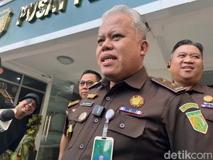 Kejagung Periksa Keluarga Pengacara Ronald Tannur soal Kasus Suap Hakim Kejagung Periksa Keluarga Pengacara Ronald Tannur soal Kasus Suap Hakim