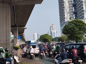 Lalin di Jalan MT Haryono Arah Kuningan Jaksel Macet Pagi Ini