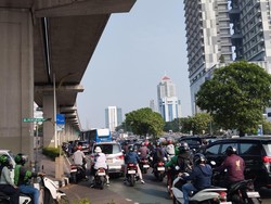 Lalin di Jalan MT Haryono Arah Kuningan Jaksel Macet Pagi Ini