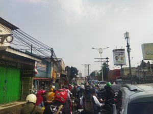 Curhat Warga soal Macet di Jl Raya Bogor: Sudah Berangkat Pagi tapi Kena Macet