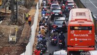 Kemacetan di Tebet Jaksel Imbas Proyek Utilitas