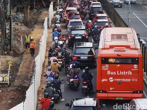 Kemacetan di Tebet Jaksel Imbas Proyek Utilitas Kemacetan di Tebet Jaksel Imbas Proyek Utilitas