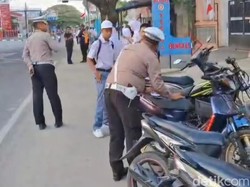 Cegah Tawuran, Polisi Razia Pelajar Bawa Motor ke Sekolah di Cirebon