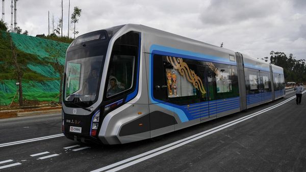 Melihat Uji Coba Kereta Tanpa Rel di IKN