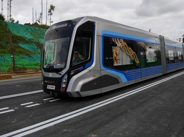 Melihat Uji Coba Kereta Tanpa Rel di IKN