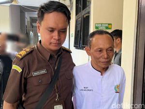 ASN Mojokerto yang Tipu Tetangga Bermodus CPNS Divonis 1 Tahun 8 Bulan Bui ASN Mojokerto yang Tipu Tetangga Bermodus CPNS Divonis 1 Tahun 8 Bulan Bui