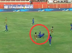 Pemain Arema FC Julian Guevara Kolaps saat Bertanding, Begini Kondisinya Pemain Arema FC Julian Guevara Kolaps saat Bertanding, Begini Kondisinya