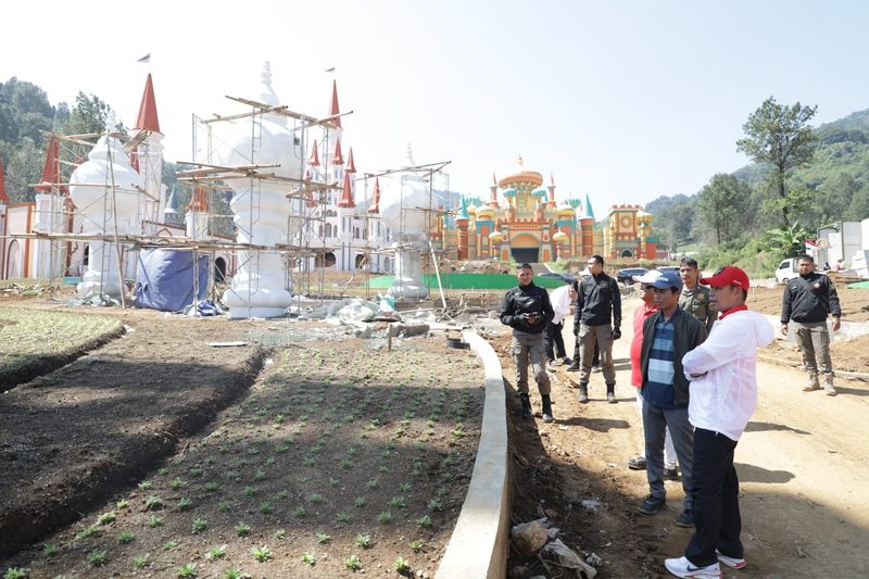 Pemkab Bogor menyetop sementara pembangunan obyek wisata kebun teh di Cisarua. Pemkab telah meninjau izin operasional kegiatan tersebut. (dok Istimewa)