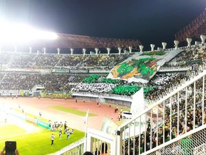 Persebaya Vs PSS Pecahkan Rekor Penonton Terbanyak Pekan Pertama Liga 1 Persebaya Vs PSS Pecahkan Rekor Penonton Terbanyak Pekan Pertama Liga 1