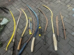 Puluhan ABG Mau Tawuran di Jakbar Ditangkap, Sajam hingga Panah Disita