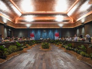 Nadiem Makarim dan Bintang Puspayoga Tak Hadiri Sidang Kabinet di IKN Nadiem Makarim dan Bintang Puspayoga Tak Hadiri Sidang Kabinet di IKN
