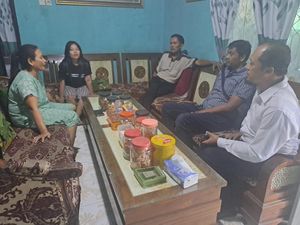 4 Fakta Heboh Emak-emak Siram Karnaval Sound Horeg di Pati 4 Fakta Heboh Emak-emak Siram Karnaval Sound Horeg di Pati