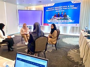 Top! 10 Pelajar Dapat Beasiswa dari PHR Bertepatan HUT Ke-67 Riau