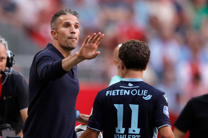 Robin van Persie AMSTERDAM, NETHERLANDS - AUGUST 11: Coach Robin van Persie of SC Heerenveen during the Dutch Eredivisie match between Ajax v SC Heerenveen at the Johan Cruijff Arena on August 11, 2024 in Amsterdam Netherlands (Photo by Rico Brouwer/Soccrates/Getty Images)